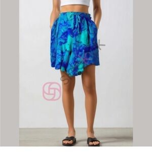 NWT size large Koret teal and blue pattern pull on shorts​